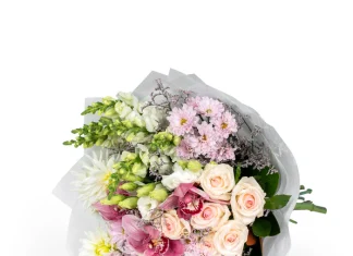 How to Keep Vase Flower Arrangements Fresh for Longer? fresh flowers available online